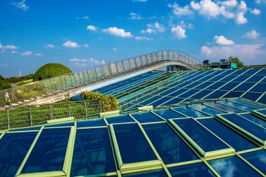 Varşova kütüphanesi bahçesi