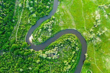 Çayırlardaki nehir
