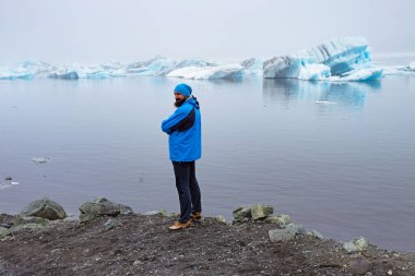 Buzula yakın bir adam