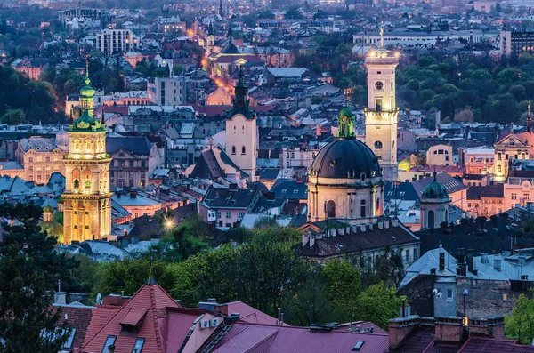 Noche vista de Lviv — Foto de Stock