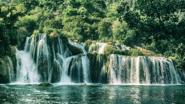 Hırvatistan 'daki Krka Ulusal Parkı' nda şelaleler — Stok fotoğraf