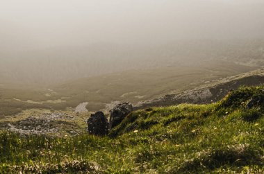 Sisli sabah manzarası