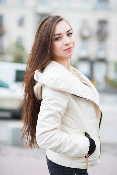 Bom Menino Posando Traje Pirata Com Arma Isolada Fundo Branco — Fotografia de Stock