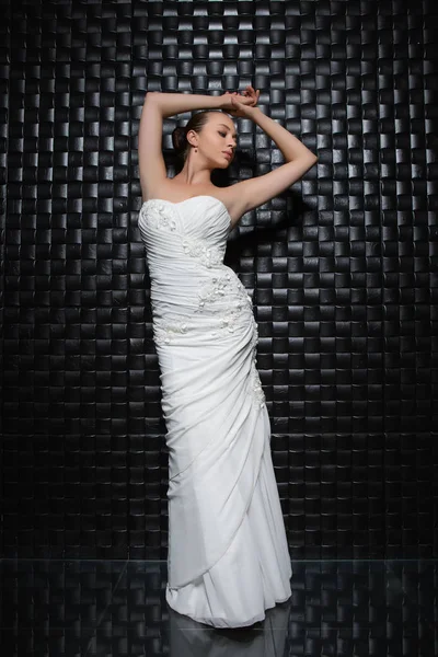 Beautiful Young Bride Posing White Luxury Dress Front Black Wall — Stock Photo, Image