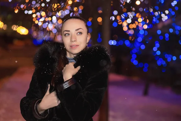 Mujer Joven Chaqueta Invierno Calle —  Fotos de Stock