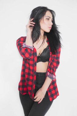 Kameraya poz seksi genç esmer 