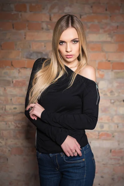 Young Blonde Woman Posing Brick Wall Background — Stock Photo, Image