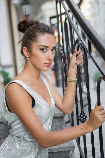 Jonge Mooie Vrouw Elegante Kleding — Stockfoto