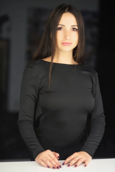 Joven Hermosa Mujer Elegante Vestido Negro —  Fotos de Stock