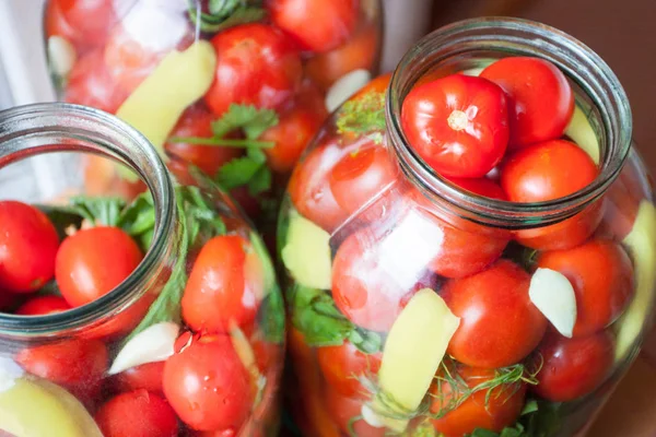 Het Behoud Van Het Huis Rijpe Rode Tomaten Het Proces Rechtenvrije Stockfoto's