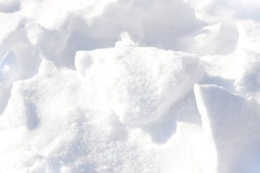 Arka plan. Beyaz, kabarık kar küçük kümeleri.