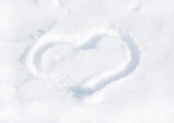 Cuore Sfondo Disegnato Sulla Neve Bianca — Foto Stock