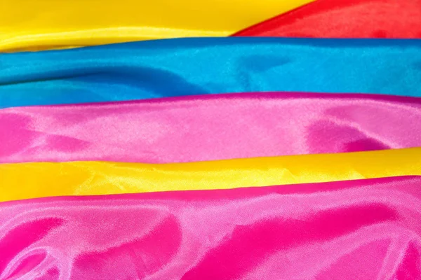 Красивая Яркая Разноцветная Шелковая Ткань Сложена Красочные Обои Фона — стоковое фото