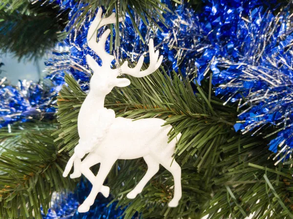 Ciervo Juguete Navidad Árbol Navidad Elegante Juguete Año Nuevo Rama —  Fotos de Stock