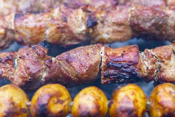 Barbecue Shish Kebab Cuisinier Savoureux Grill Pommes Terre Dîner Cuisine — Photo