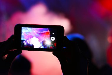Smartphone festival konser üzerine çekim