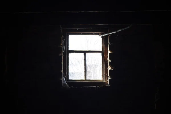 Velha Janela Madeira Escuro Luz Solar Fora Escuridão Dentro — Fotografia de Stock