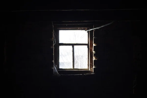 Oude Houten Venster Donker Zonlicht Buiten Duisternis Binnen — Stockfoto