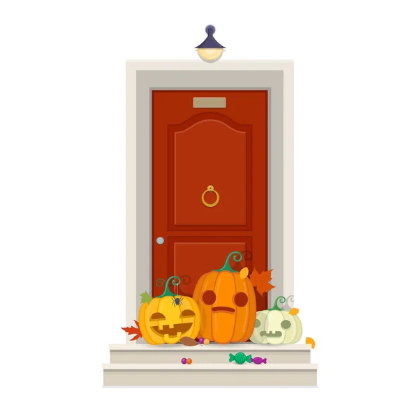 Porta da frente com abóboras de Halloween e doces na frente da entrada — Vetor de Stock