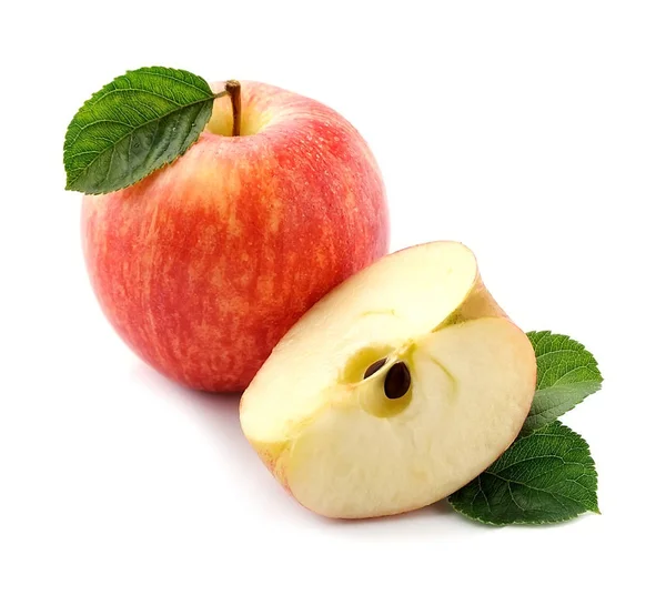 Äpple med blad. — Stockfoto