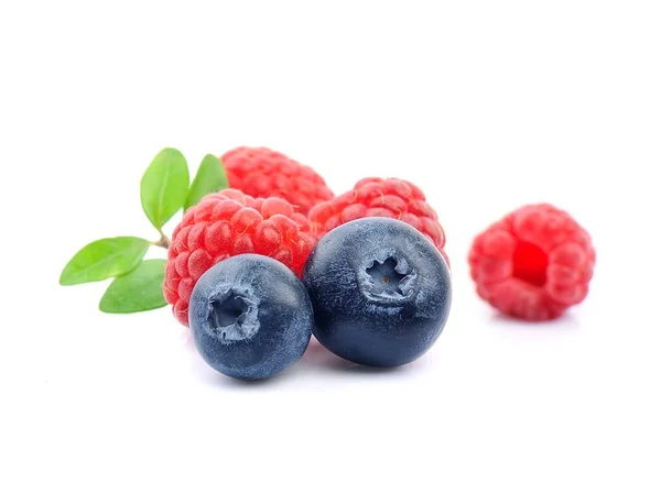 Verse Bessen Van Bosbessen Frambozen Geïsoleerd Witte Ondergronden — Stockfoto