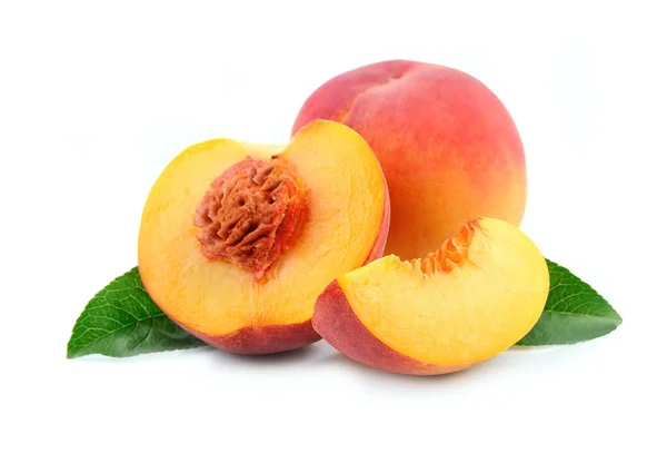 Persikofrukter Med Blad Isolerade Vit Bakgrund — Stockfoto