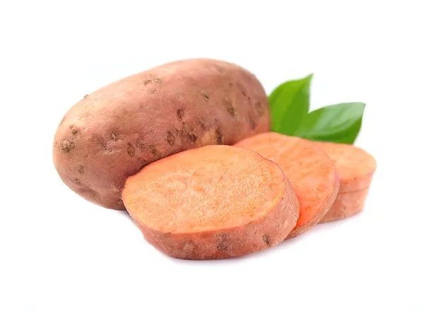 Zoete Aardappel Met Bladeren Batato Groenten Geïsoleerd Witte Achtergrond — Stockfoto