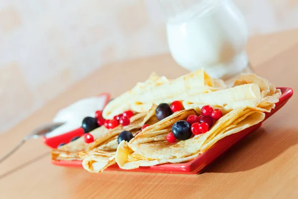 Delicious pancakes with berries — Stock Photo, Image