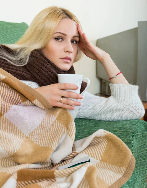 Retrato Mulher Doente Sendo Tratada Por Frio — Fotografia de Stock