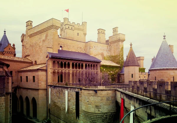 Torres del castillo gótico de fantasía — Foto de Stock
