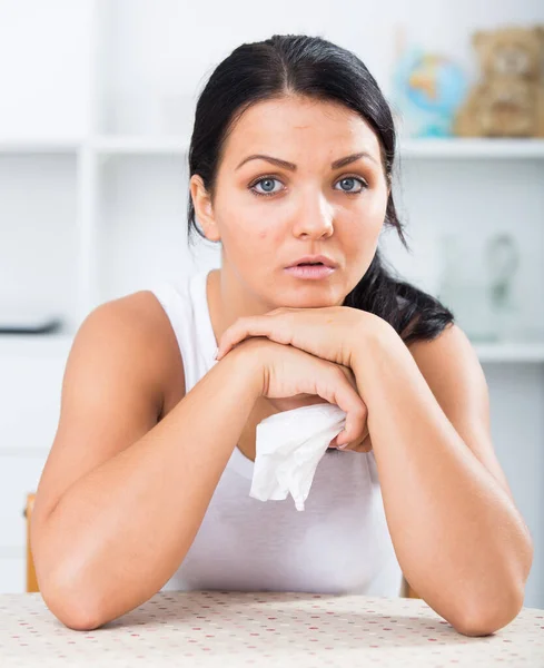 Young Brunette Woman Sitting Table Crying — Stock Photo, Image
