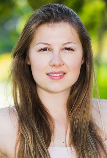 Portrait Young Smiling Female Which Sitting Bench Park — Stock Photo, Image