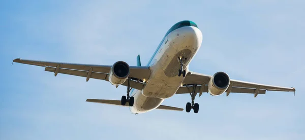 New Passenger Plane Departing Runway Airport Afternoon — Stock Photo, Image