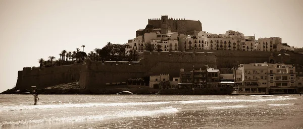 Pintoresca Vista Veraniega Del Castillo Peniscola Desde Playa Valencia España —  Fotos de Stock