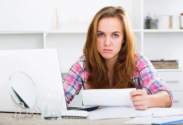 Girl Trouble Working Laptop Room Table — Stock Photo, Image