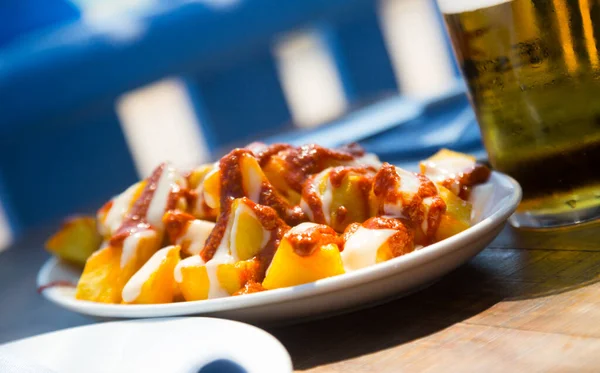 Patatas Bravas Spanish National Dish Standing Drink Table — Stock Photo, Image