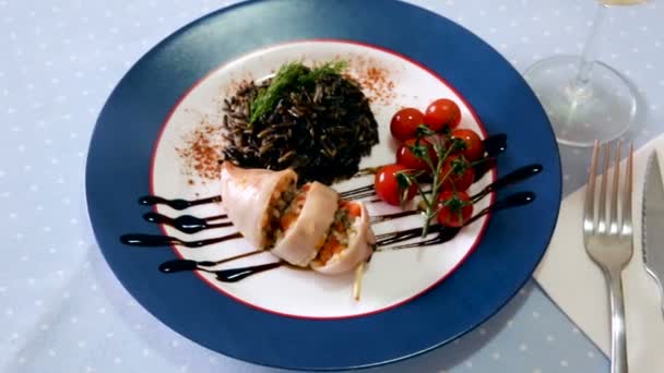 Plate with squid stuffed with bell pepper, egg, wild rice — Stock Video