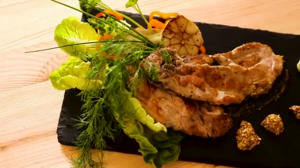Gotowane smażone mięso wieprzowe — Wideo stockowe