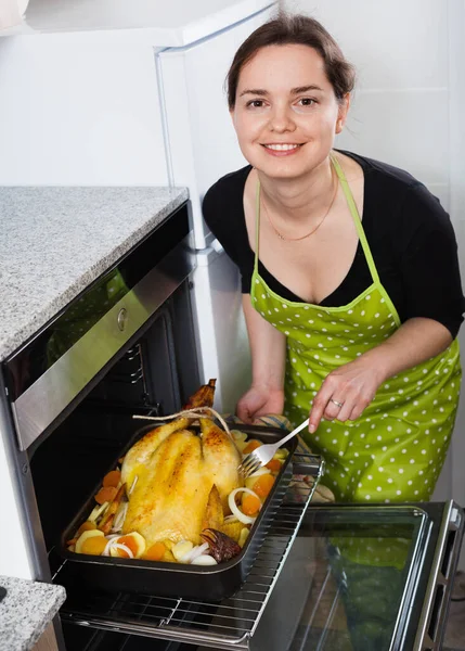 Young Cheerful Woman Roasting Cockerel Dinner Kitchen Oven — ストック写真