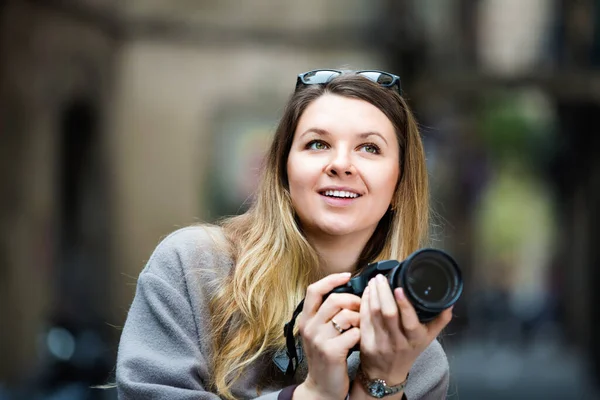 Cheerful Young Girl Holding Camera Hands Photographing City — Stock Photo, Image