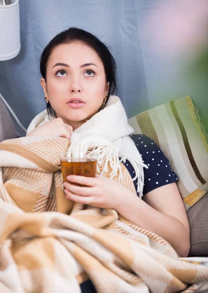 Young woman catching cold — Stock Photo, Image