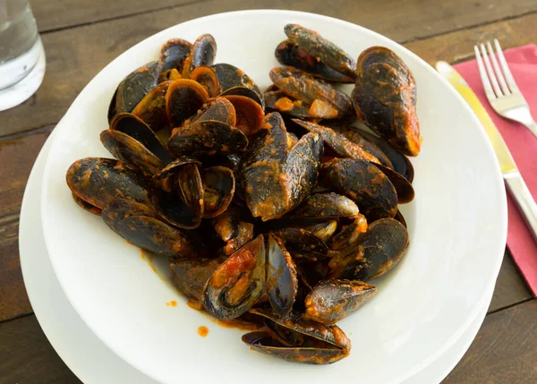 Moules à la sauce tomate — Photo