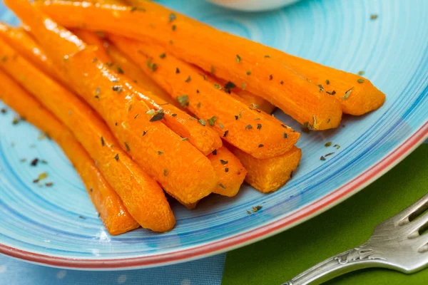 Palitos de zanahoria con crema agria — Foto de Stock