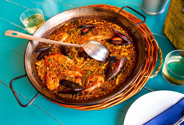 Paella με θαλασσινά παραδοσιακό ισπανικό πιάτο — Φωτογραφία Αρχείου