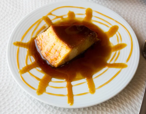 Flan - typisch Catalaans dessert van Catalonië — Stockfoto