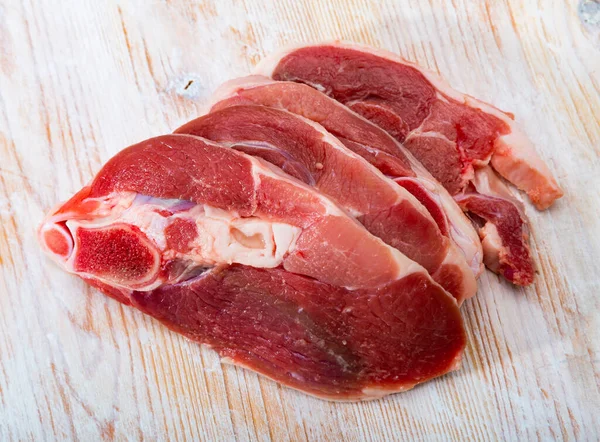 Carne di montone affettata non cotta — Foto Stock