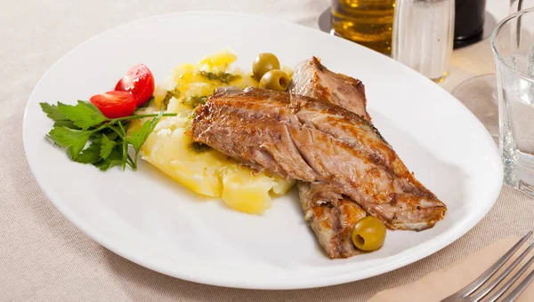 Fish dish - roasted scomber with mashed potatoes — Stock Photo, Image