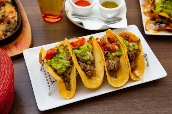Tacos mexicanos com carne assada — Fotografia de Stock