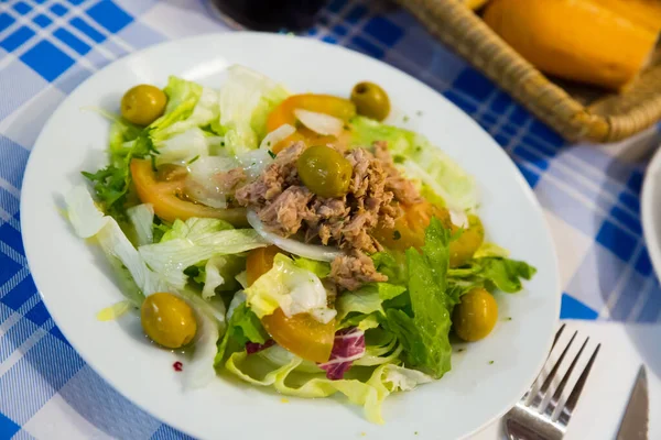 Salade Manchego au thon en conserve — Photo