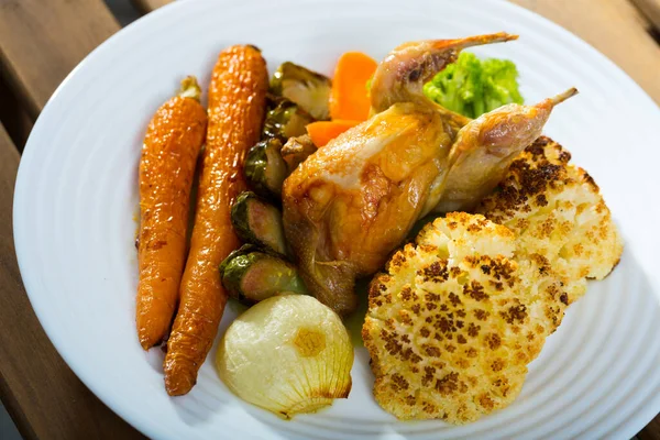 Grilled wildfowl with roasted vegetables — Stock Photo, Image
